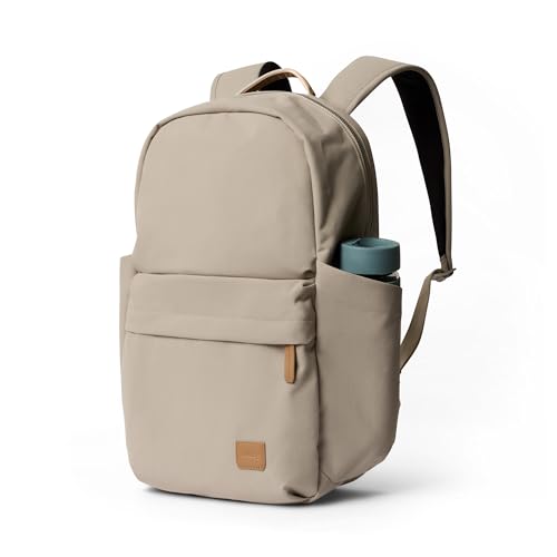 [Bellroy] Classic Daypack �r�W�l�X�����b�N 16�C���`�̃m�[�gPC�����[�\ �O�|�P�b�g�t�� �X�[�c�P�[�X�Ɏ��t���\ �ʋ΂ɂ��œK - Tahini