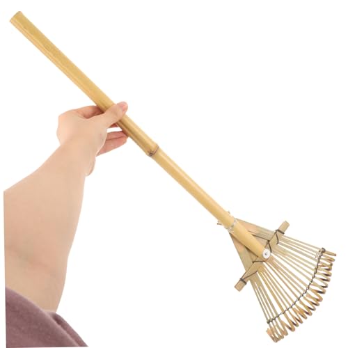 Rastrillo pequeño para jardín con mango de madera miniatura 7