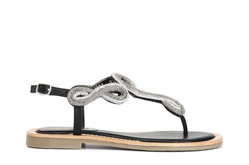 Sandale string en nappa haut de gamme ornée d'un bijou strass chic