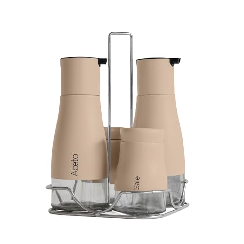 ✔️CARATTERISTICHE DEL PRODOTTO: Caratteristiche del Prodotto: Composizione 1 oliera, 1 acetiera, 1 saliera, 1 pepiera realizzati in Materiali sicuri e di qualità Vetro, acciaio inox e silicon, dal moderno Design accattivante, con simpatiche scritte su ciascun contenitore incluso un praticissimo Stand in metallo