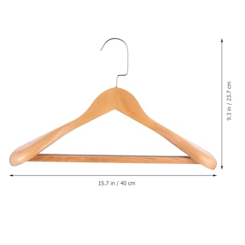 Cintres en bois massif pour dressing organisé et élégant
