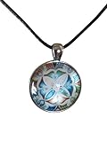 DIMENSIONS: Pendentif rond d'environ 2,5 cm de diamètre, parfait pour un port quotidien élégant
