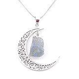 Cuidados: El enganche y la superficie del colgante se pueden limpiar con un paño seco o una gamuza limpia joyas. La piedra natural se puede humedecer con un paño. Intentar no ducharse o bañarse con la joya. No exponga la joya a agentes corrosivos como el: cloro, grasa, sudor, perfume, agentes alcalinos, ni a la salinidad por largos periodos de tiempo.