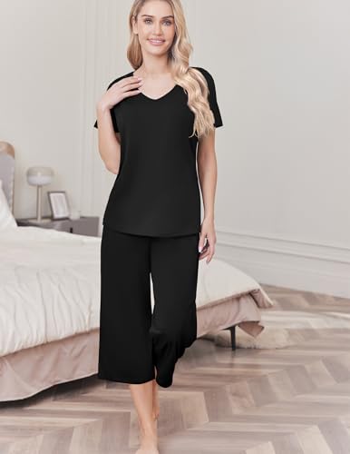 Ekouaer Womens Pajama Sets Soft Cotton Pj Short Sleeve Top with Capri Pants Sleepwear 2 Piece Print Loungewear,S-XXL2