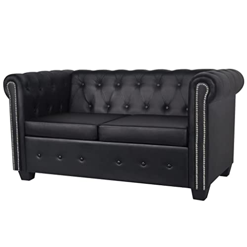 Questo divano a 2 posti, con i suoi braccioli rotondi trapuntati e i dettagli borchiati, darà un tocco di eleganza, classe e stile ad ogni ambiente.La seduta ben imbottita è molto confortevole, mentre l'elegante struttura è robusta e durevole