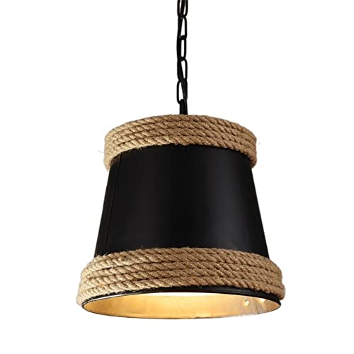 Lustre industriel suspendu pour sublimer un éclairage de restaurant sombre