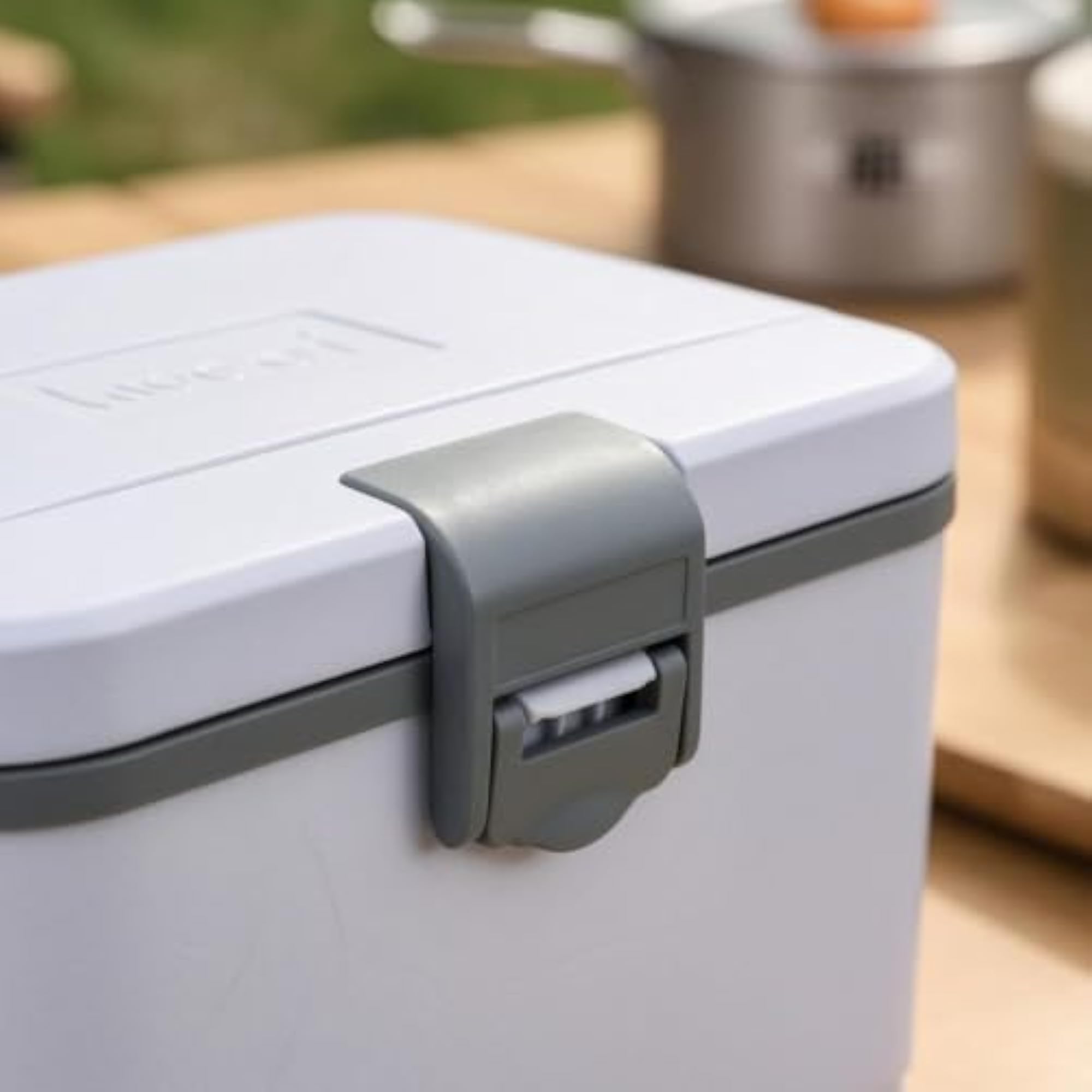 Carry Handle Insulated Cooler Box with Glossy Finish