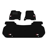 Kit de de alfombrillas compatibles con Dodge Ram Crew Cab 2018-2024. COMPOSICIÓN DEL SET: 2 alfombrillas delanteras y 1 alfombrilla trasera, botones instalados. Color: moqueta negra, borde negro, costura blanca.