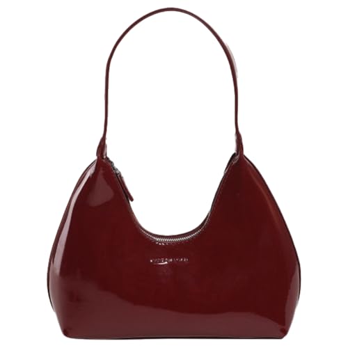 Sac marron sous les bras de mode vintage pour un style urbain actif en ville