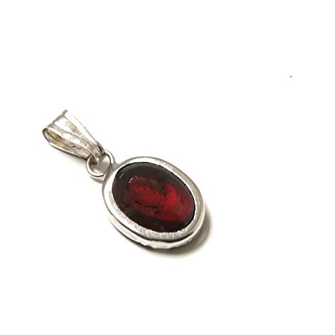 9ct White Gold Oval Garnet Pendant Cover