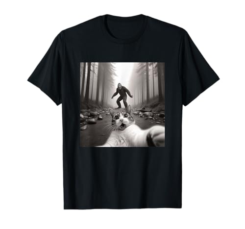 Funny Surprised Scared Cat Selfie With Sasquatsch Bigfoot T-Shirt
