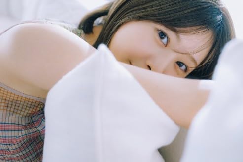 Amazon.co.jp: 富田鈴花 日向坂46 1st 写真集 鈴花サーキット : おもちゃ