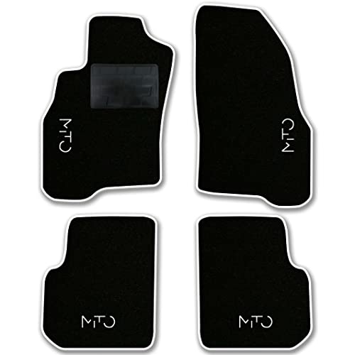 MATERIALI: Tappetini compatibili realizzati con Moquette di ottima qualità (Simil-Velluto Agugliato) Spessore 6mm oppure (Velluto Premium) Spessore 8mm . Resistente nel tempo, ignifuga, facile da lavare (lavabile anche con detersivo commerciale), inodore (non emana alcun tipo di profumo), impermeabile (nei periodi invernali il fondo in gomma impedisce all’acqua di penetrare ed arrivare al pianale interno dell’auto), morbida al tatto ma resistente agli strappi, non teme lo sfregamento di anfibi, scarponi da lavoro o tacchi a spillo