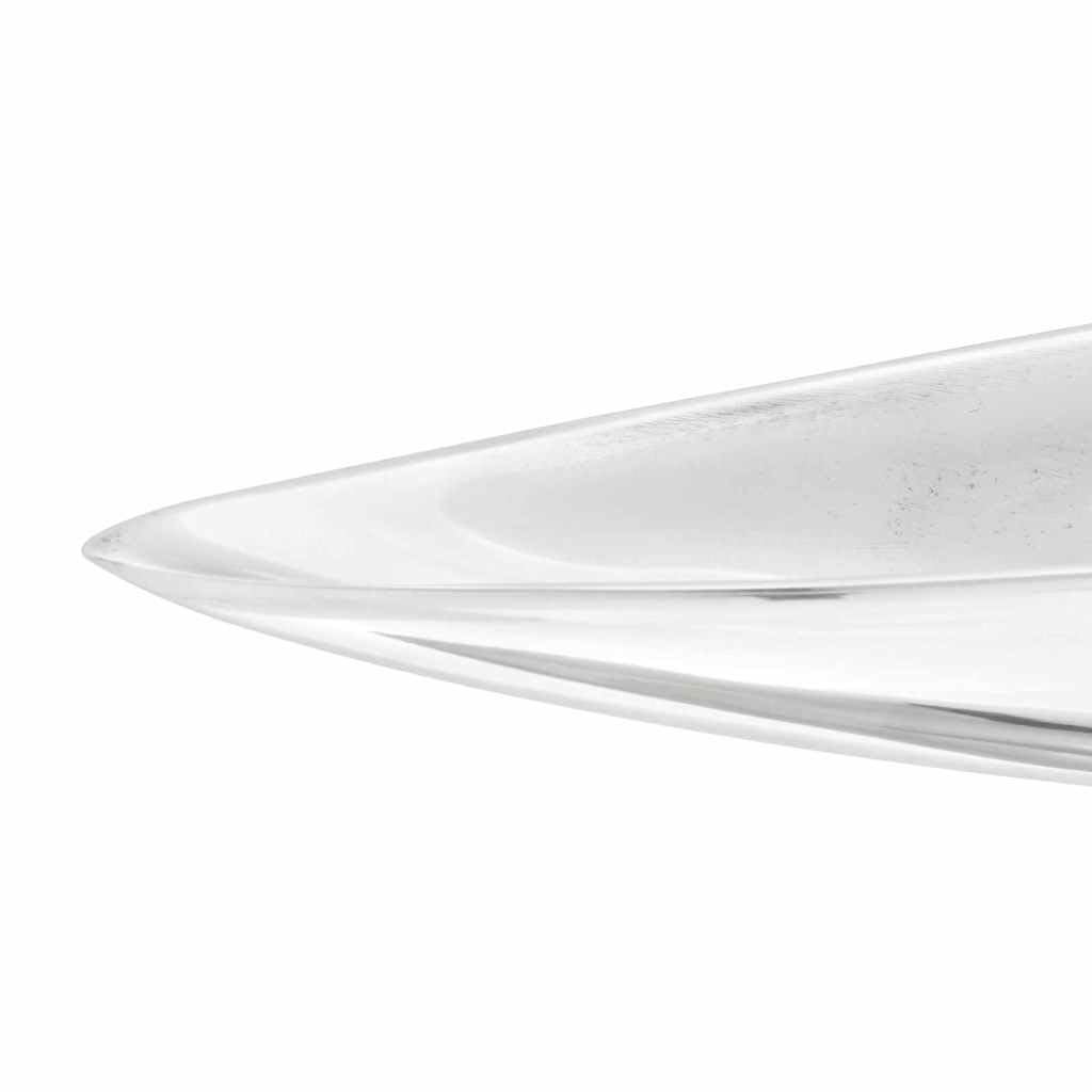 Dekoracyjny kosz na owoce z aluminium, srebrny, 53 x 9 x 10 cm, błyszczący z intarsją, idealny do salonu i jadalni, jako stylowy element przyciągający wzrok.