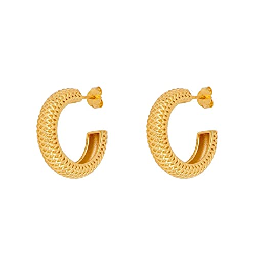 Boucles d'oreilles clous créoles C argentées pour illuminer votre look de bureau