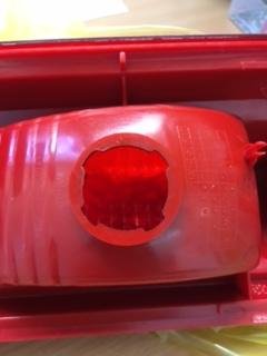 Lampa tylna tylna soczewka RH/OS 4 nacięcia wersja