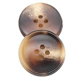 Cet assortiment comprend des boutons à quatre œillets de différentes tailles, de 15mm à 30mm, adaptés à divers projets de couture et de loisirs créatifs.