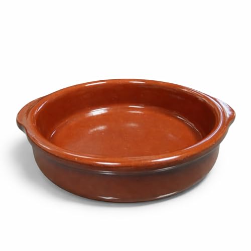 Cazuela barro cerámica tradicional rústica, recipiente artesanal resistente duradero, apta horno gas microondas, ideal guisos arroces tapas, conserva calor uniforme, uso doméstico profesional.