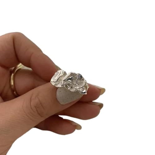 Anneaux géométriques pour femme au design sculptural et finitions haut de gamme