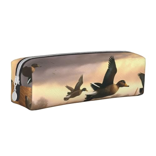 ULKMFFCF Federmäppchen aus Leder mit Jagd-Motiv fliegende Wildenten – niedliche Reißverschlusstasche für Schule, Büro, Reisen und Make-up, weiß, Einheitsgröße, Schulranzen