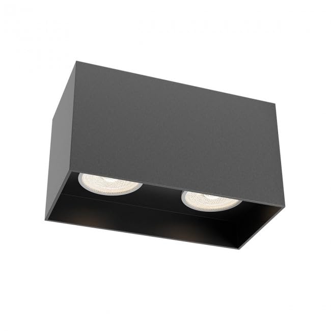 Plafonnier design moderne rectangulaire pour éclairer un salon sombre noir