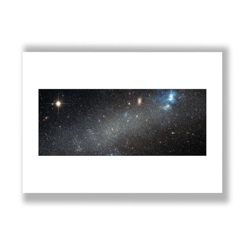 Affiche Hubble NGC 2366 Spiffing Prints pour transformer votre salon en observatoire moderne
