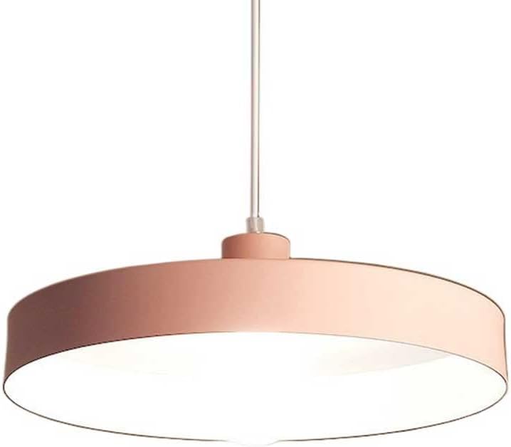 Lampe de plafond moderne pour remplacer un éclairage blafard et transformer votre décoration