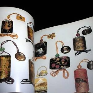 時代提げ物　黒漆　丸に片喰蒔絵　印籠　薬入　根付　緒締め玉　C　9446 Amazon.co.jp: 本 ▽蒔絵印籠 江戸時代根付掲載 羊遊斎 梶川 是真 芝山