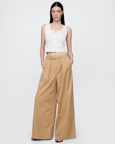Image of Gap Women Fitted Sleeveless Round Neck Blouse