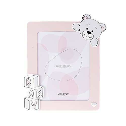 VALENTI & CO. - Marco de fotos rosa de madera con osito, de mesa o para colgar como decoración en habitación infantil, idea de regalo para recién nacido y niño - 18 x 24 cm