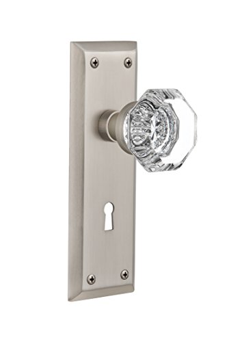 Nostalgic Warehouse New York Plate with Keyhole Waldorf Crystal Knob, Passage - 2.375, Satin Nickel
