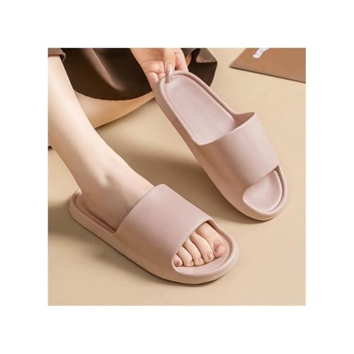 Évitez les glissades avec ces chaussures de douche antidérapantes