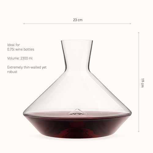 Josephinenhütte - JOSEPHINE Decanter - Brilliant - Hand blown decanter - This crystal glass decanter is designed for 0.75l wine bottles.