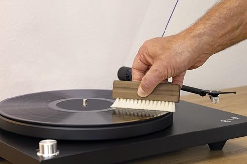 Dynavox Schallplattenbürste ZB110, Vinyl-Reinigungsbürste mit Ziegenhaar-Borsten zur schonenden Reinigung, nachhaltiger Bambus-Griff, Dunkelbraun