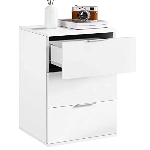 Realizzata interamente in legno MDF di altissima qualità in un elegantissimo colore Bianco fornito di 3 cassetti con maniglia in metallo che dona un tocco unico a questo bellissimo comodino .