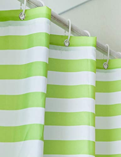 Rideau de douche vert et bleu marine pour sublimer la décoration de votre salle de bain