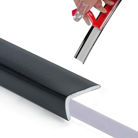 YEFANXI Peel and Stick Vinyl Corner Trim， 20FT L-Shape Tile Outside Corner Molding Vinyl Trim Tile Exterior Moulding Trim Edges Furniture Decoration （0.49IN*0.29IN Black）… Cover