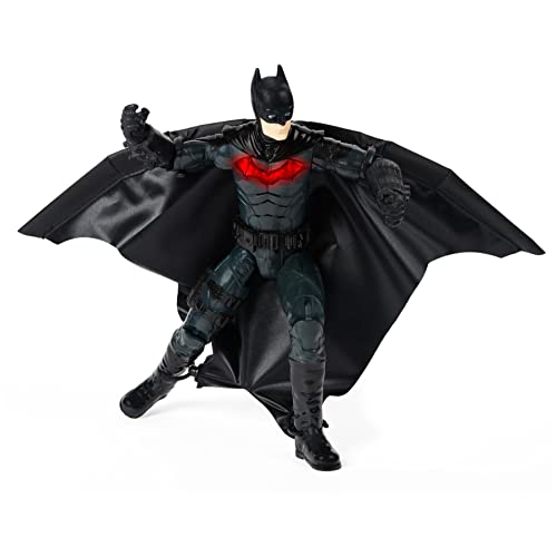DC Comics THE BATMAN LE FILM FIGURINE 30 CM BATMAN DELUXE Figurine Batman Wing Suit Articulée Et Interactive 30 Cm Effets Sonores Et Lumineux 6060523 Jouet Enfant et + Neuf - vue 9