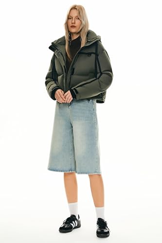 Orolay Women's Cropped Puffer Jacket Winter Quilted Short Down Coat Warm Hooded Zip Fashion Outerwear with Pockets4