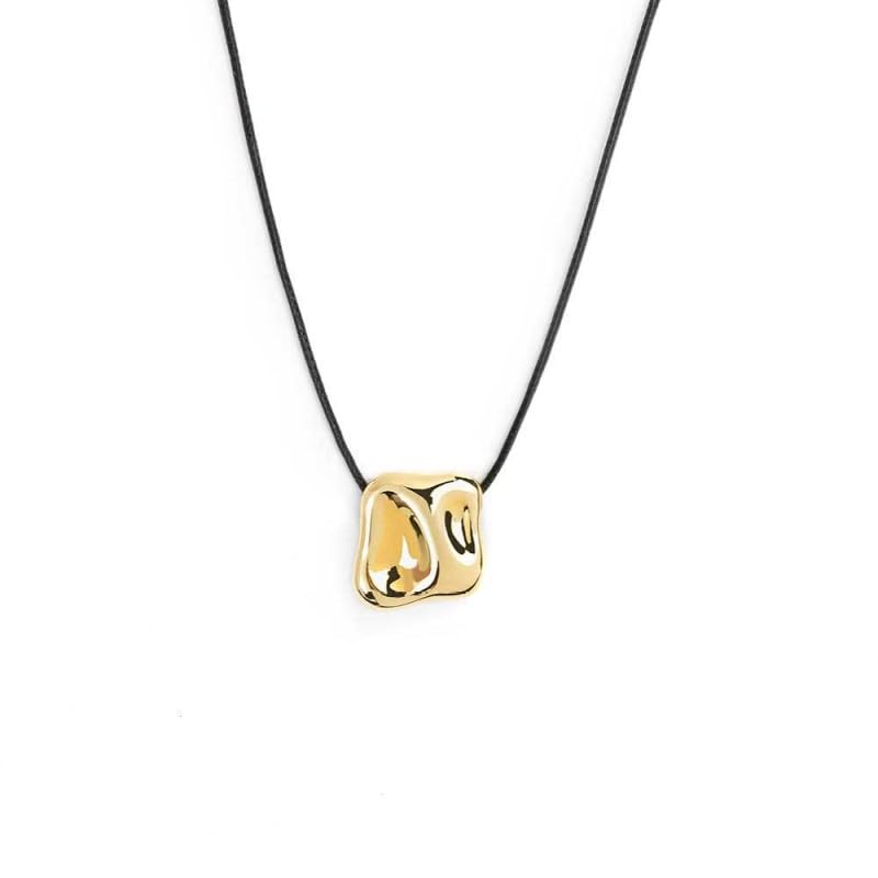 Collier Marlu 33CO0031G-N cordon noir et pendentif carre irregulier effet martele