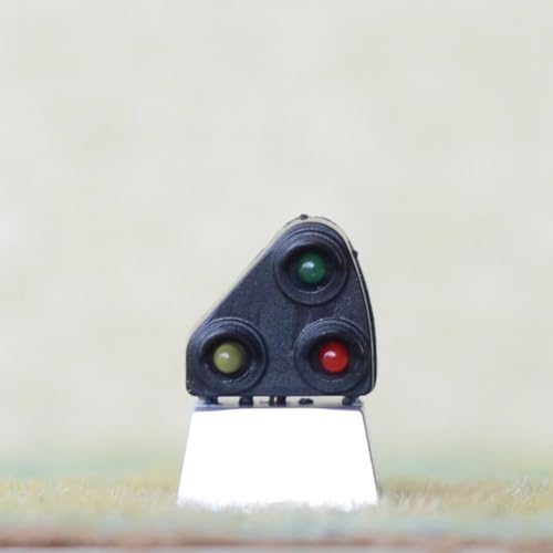 Blocca il segnale con 3 luci: il prodotto presenta un segnale di blocco con tre luci, tra cui rosso, giallo e verde. Queste luci possono essere utilizzate nei modellini ferroviari e ferroviari per indicare se il passaggio è consentito o meno.
