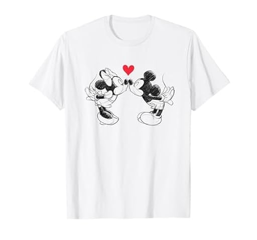 Disney Mickey Mouse and Minnie Sketch Kiss Valentine´s Day Camiseta | Ya disponible en tu tienda friki favorita! En mundofriki.es!