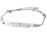 Hochwertiges verstellbares Textil Armband mit C´EST LA VIE (So ist das Leben) gravierter Botschaft.