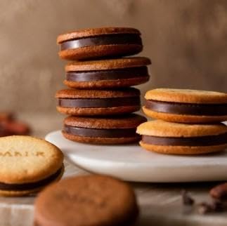 dari K(ダリケー) カカオサンドクッキー2種食べ比べセット(ダーク・ミルク)