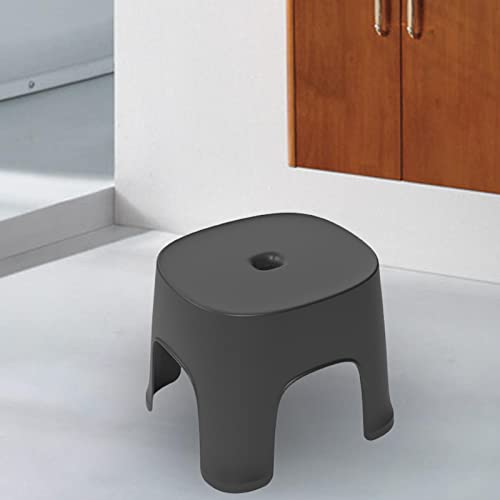 Taburete ergonómico y versátil con estructura ligera para aseos 7