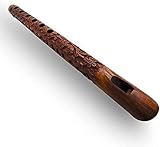Una flauta de madera tallada intrincadamente hecha de madera de Sheesham de alta calidad.