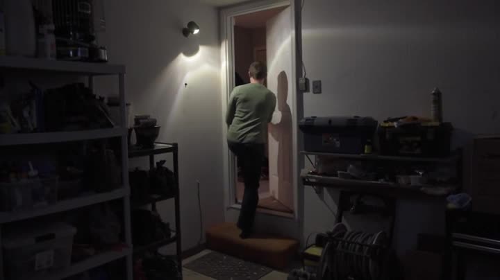 Mr Beams Wireless Battery-Operated Outdoor Motion-Sensor-Activated LED Spotlight, Plastic, Brown, 200 lm