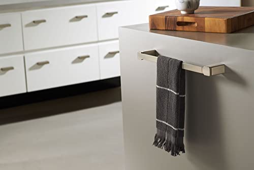 Barre porte-serviette pour optimiser le rangement et le confort de la douche