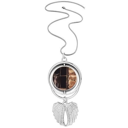 Collier ailes d'ange et photo de chat pour sublimer votre style quotidien