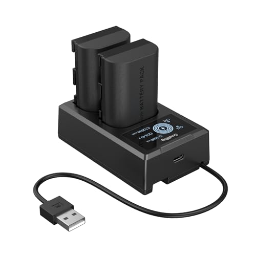 Caricabatterie rapido a doppio slot: questo caricabatterie USB supporta la ricarica simultanea o separata di batterie LP-E6P, ottimizzato per configurazioni multi-batteria (supporta batterie LP-E6P originali/SMALLRIG). Il set caricabatterie per fotocamera è dotato di porte USB, compatibili con caricabatterie da parete, caricabatterie da auto, power bank e altre fonti di alimentazione, consentendo una ricarica rapida durante le riprese all'aperto e mantenendo i dispositivi sempre completamente carichi.